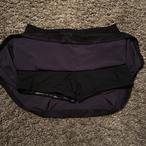 Lululemon Skirt Camo 6 Tall - Picture 4 of 4